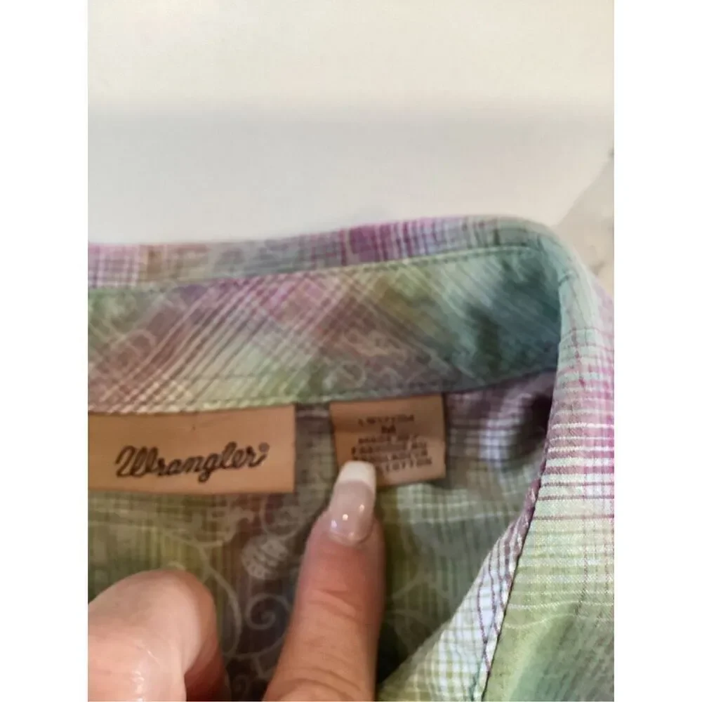 Wrangler Womens Plaid Button Down Shirt Sz M Embroidered Cross Pearl Snap Button - Picture 7 of 10